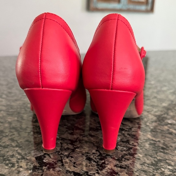 Chase + Chloe Kimmy Red Cutout Mary Jane Heels EUC 8.5 - Picture 6 of 14